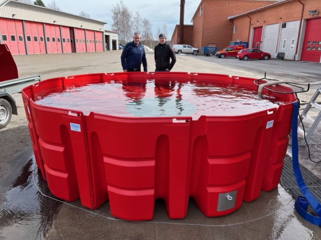 Boxwall to create artificial pond